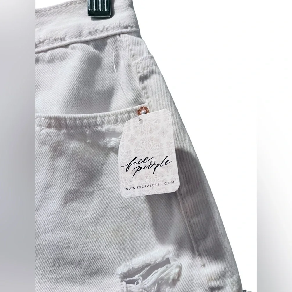 Free People NWT Lasso Shorts Size 26 Raw Hem Distressed White High Rise Casual